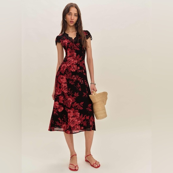 new Tiffie v neck midi dress in Basilica floral print - Picture 2 of 8